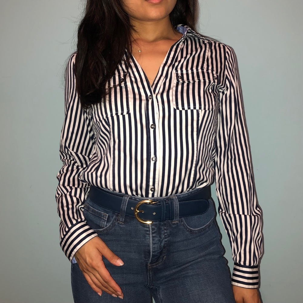Button down white and blue stripped collar top